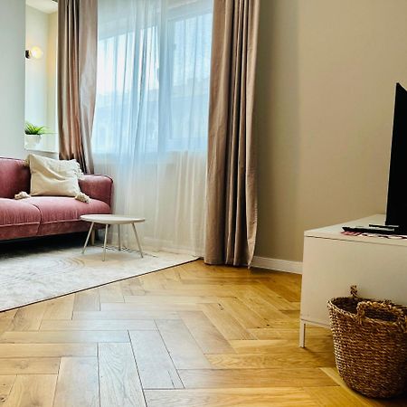 Ultracentral Lux Boutique 1Br Ap Near Subway Bukares Bagian luar foto